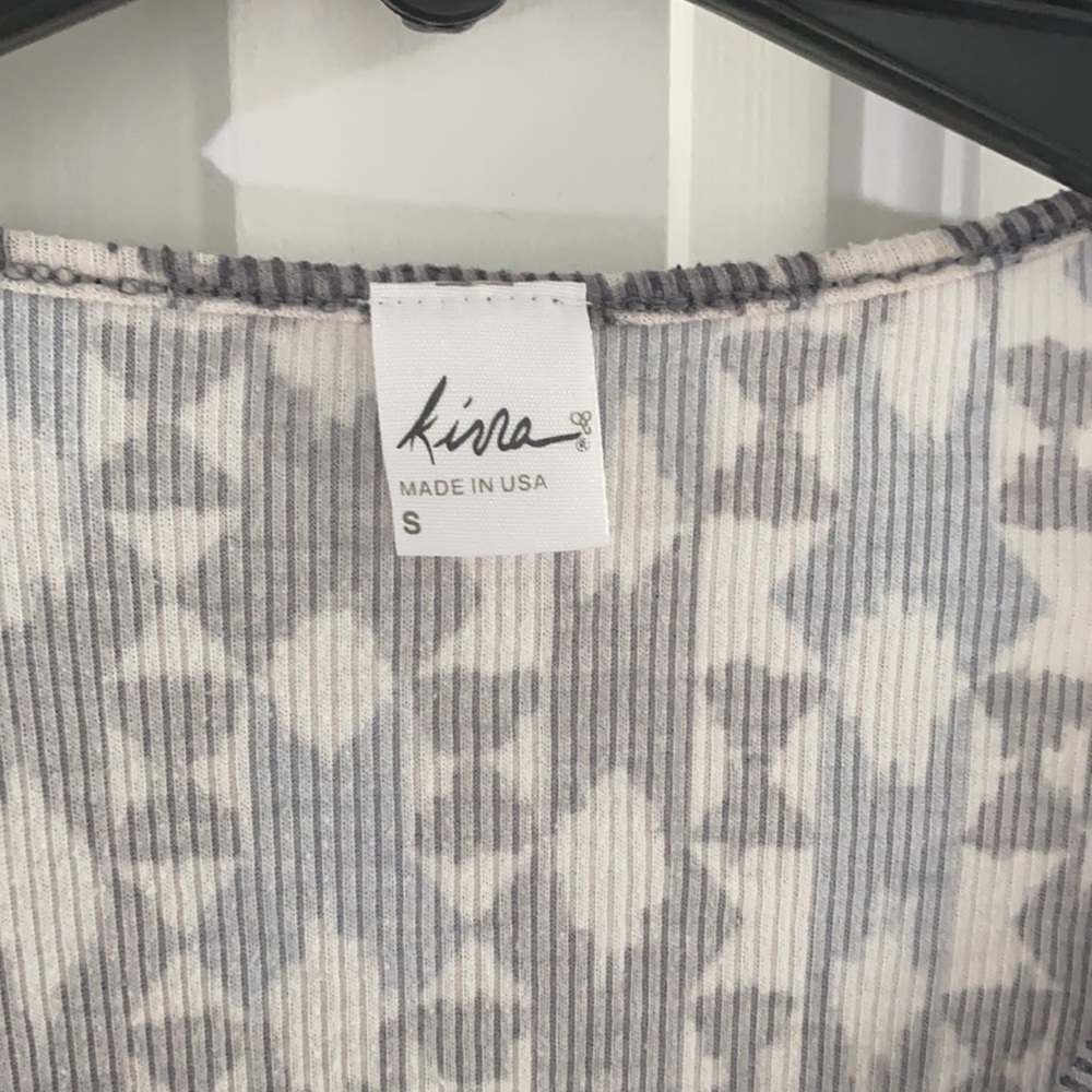 Patterned Long Sleeve Top - Picture 2 of 3